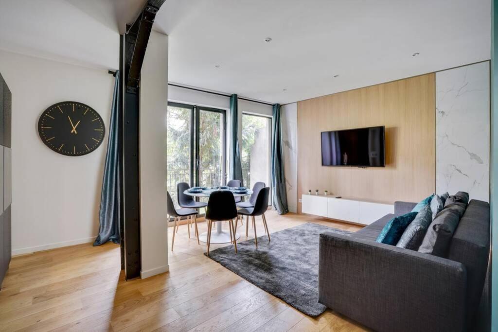 Suite Luxury Republique Paris Exterior foto